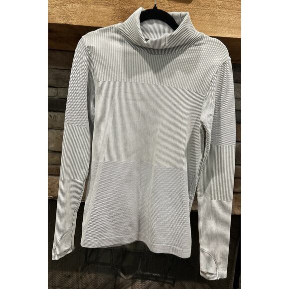 Women’s ATHLETA Gray Flurry Base Layer Turtleneck Shirt Size M *B8 - Picture 1 of 5